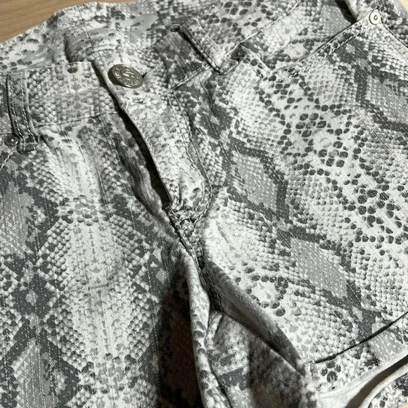 Seven 7 shorts - Picture 10 of 12